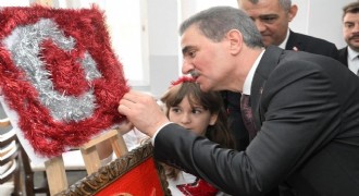 Çocuklardan  'bayrak' temalı seçkin etkinlik